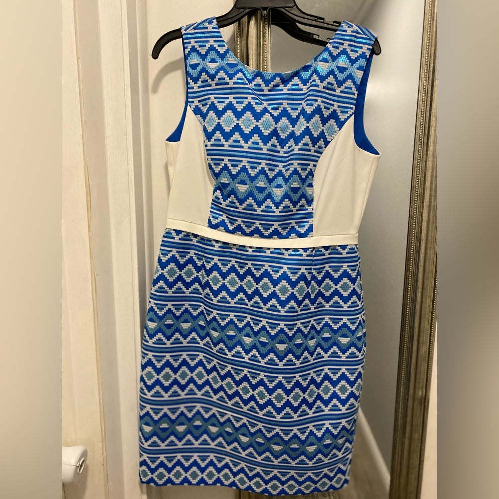 Belle Badgley Mischka Sleeveless Dress, size 12 White Blue Geometric